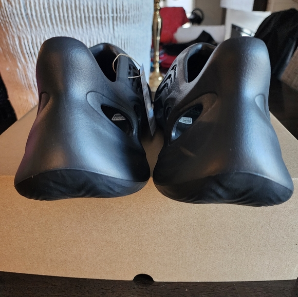 2024 Foam Runner Onyx - Picture 3 of 9